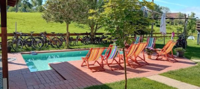 Ferienhaus auf einer Ebene für 25 Personen mit eigenem Garten und Pool